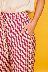 Conil Hose Fuchsia Ribbon