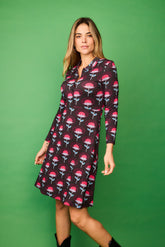 Kurzes Elfenkleid mit rosa Blumenmuster