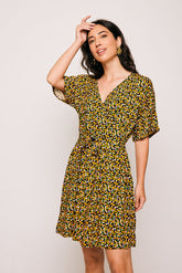 Kurzes schwarzes Laga-Kleid