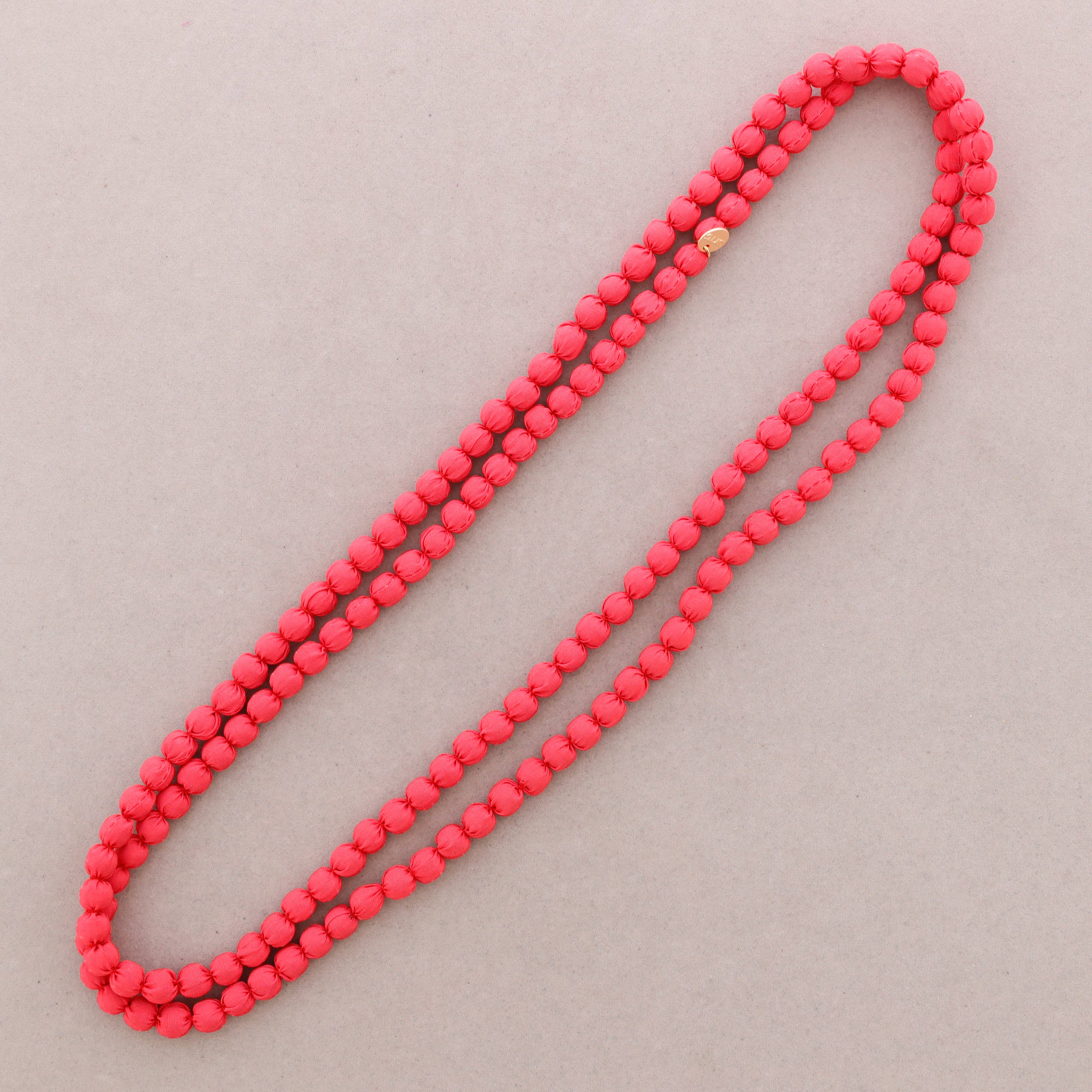 Lange Halskette mit beschichteten Kugeln, 8 mm x 1,5 m (A)