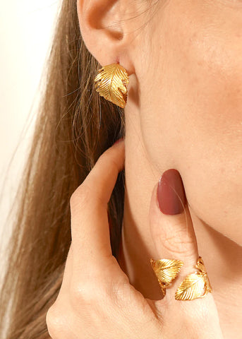 Leaf-shaped hoop earrings