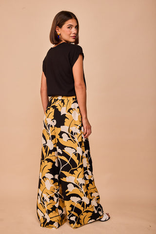 Verrückte schwarze Hose