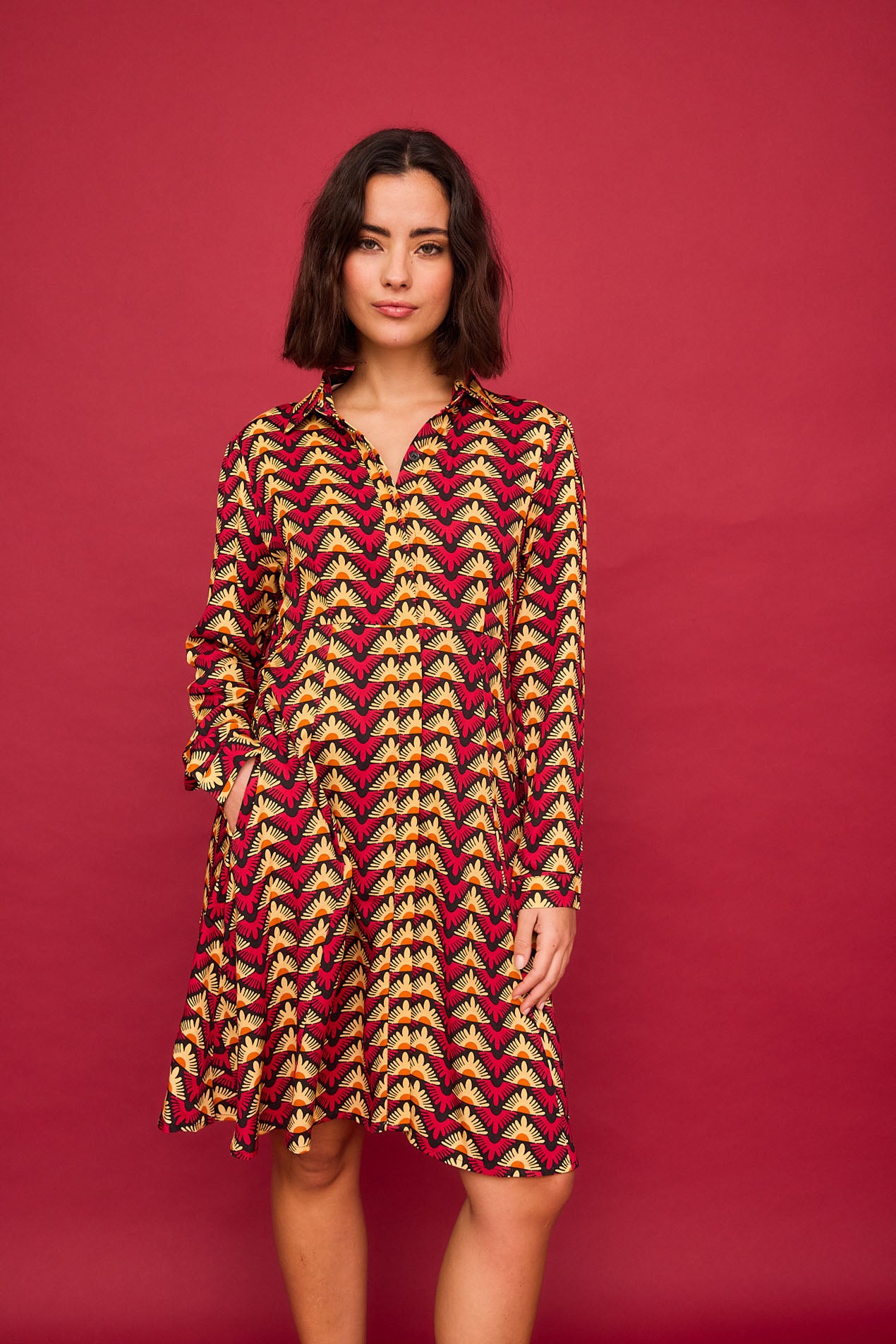 Vestido Corto Lago Triangulo Rojo