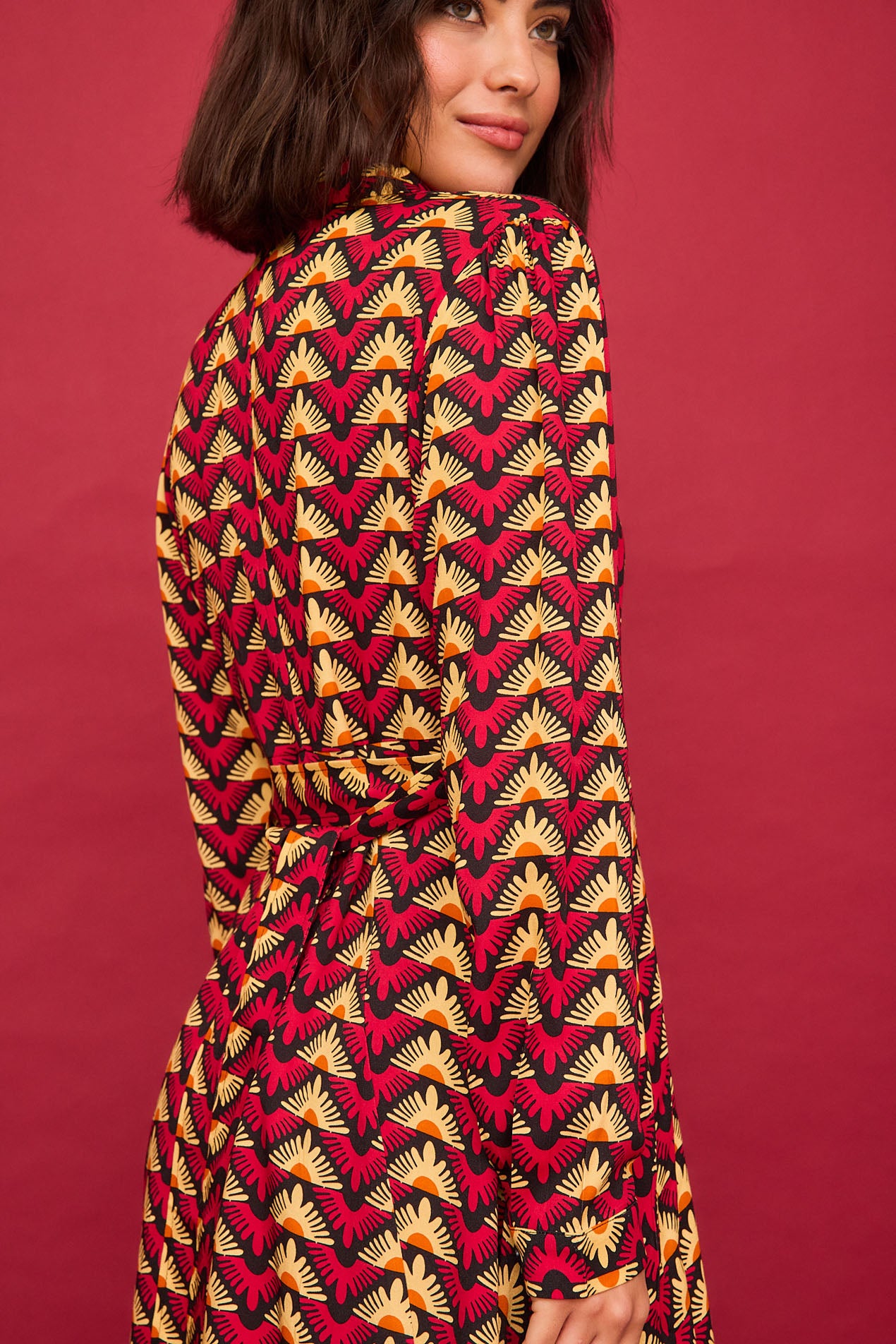 Vestido Corto Lago Triangulo Rojo