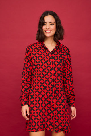 Rotes, kurzes Kleid mit geometrischem Beerenmuster