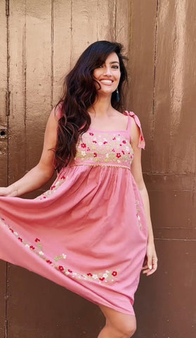 Vestido Corto DE TIRANTES bordado a mano,rosa
