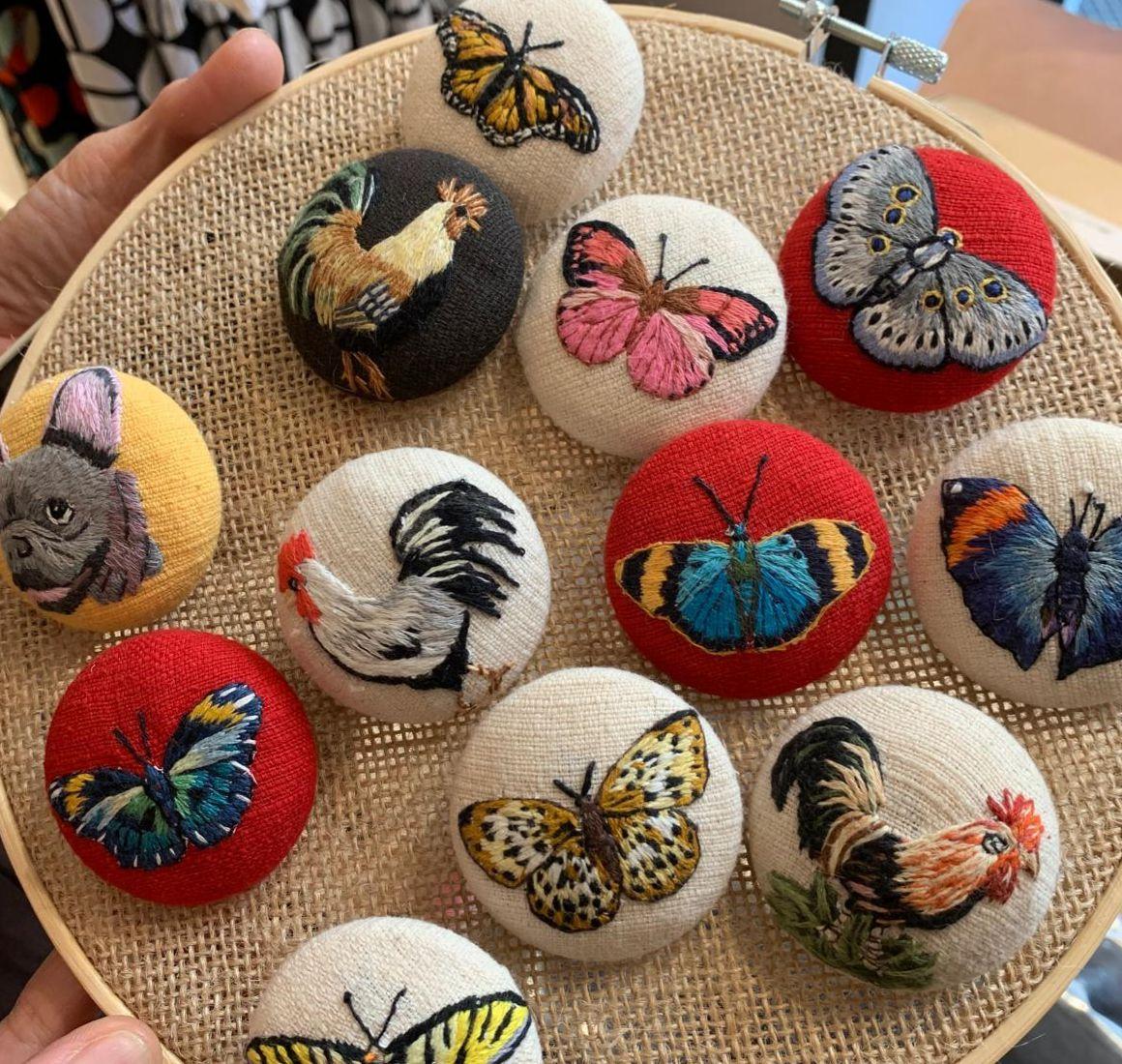 Various Oi25 Brooches