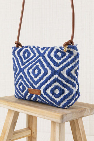 Wristlet handbag with lobster design
