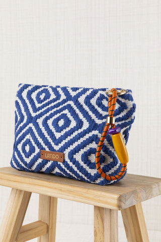 Wristlet handbag with lobster design