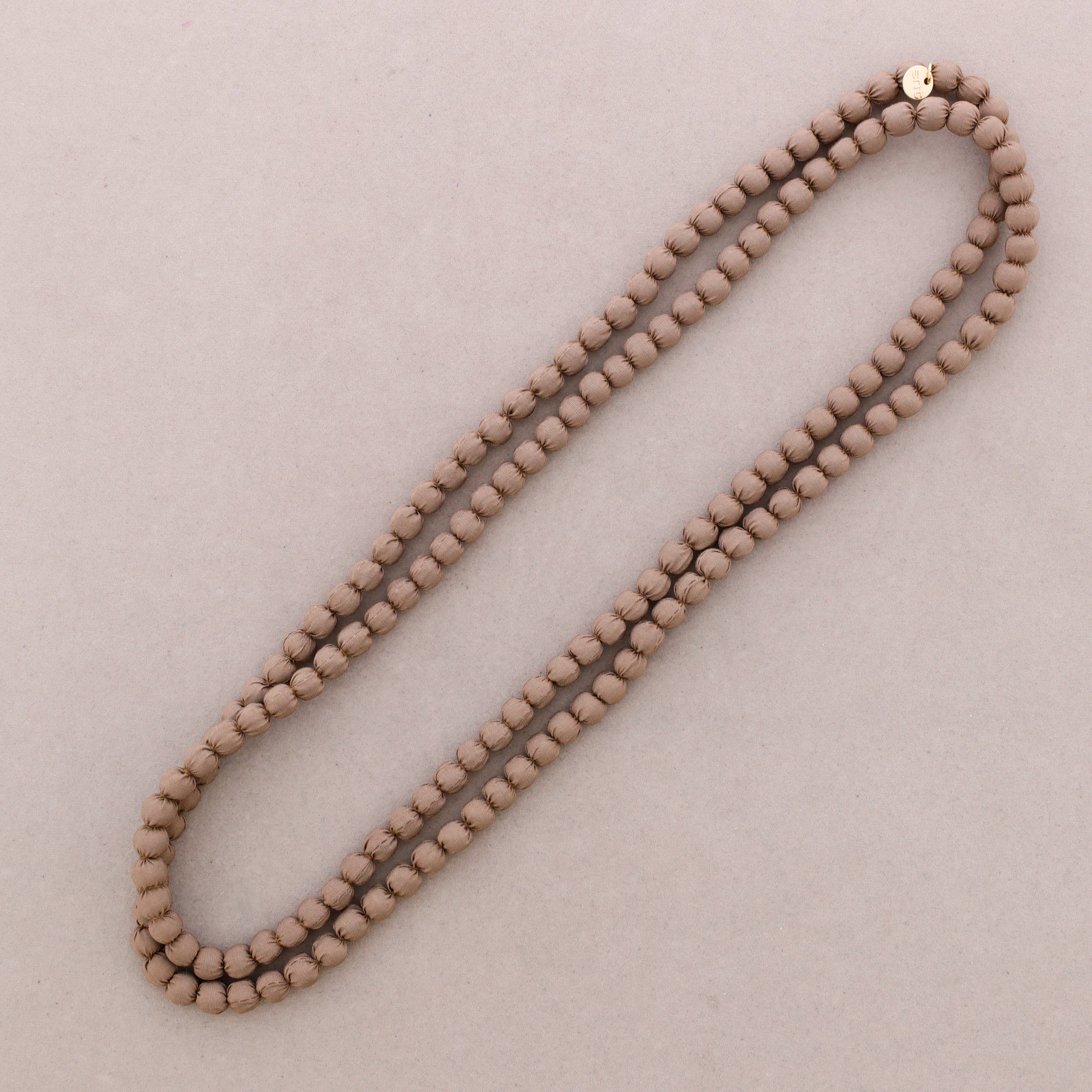 Lange Halskette mit beschichteten Kugeln, 8 mm x 1,5 m (A)