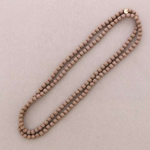 Lange Halskette mit beschichteten Kugeln, 8 mm x 1,5 m (A)