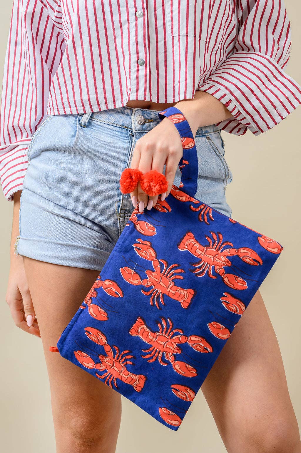 Wristlet handbag with lobster design