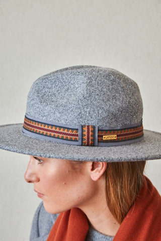 Damenmütze mit Klappe aus 100 % Wolle, Größe 31